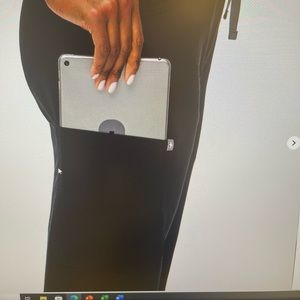 Rafaela oversized and high waisted Kafe FIGS set in black in excellent condition